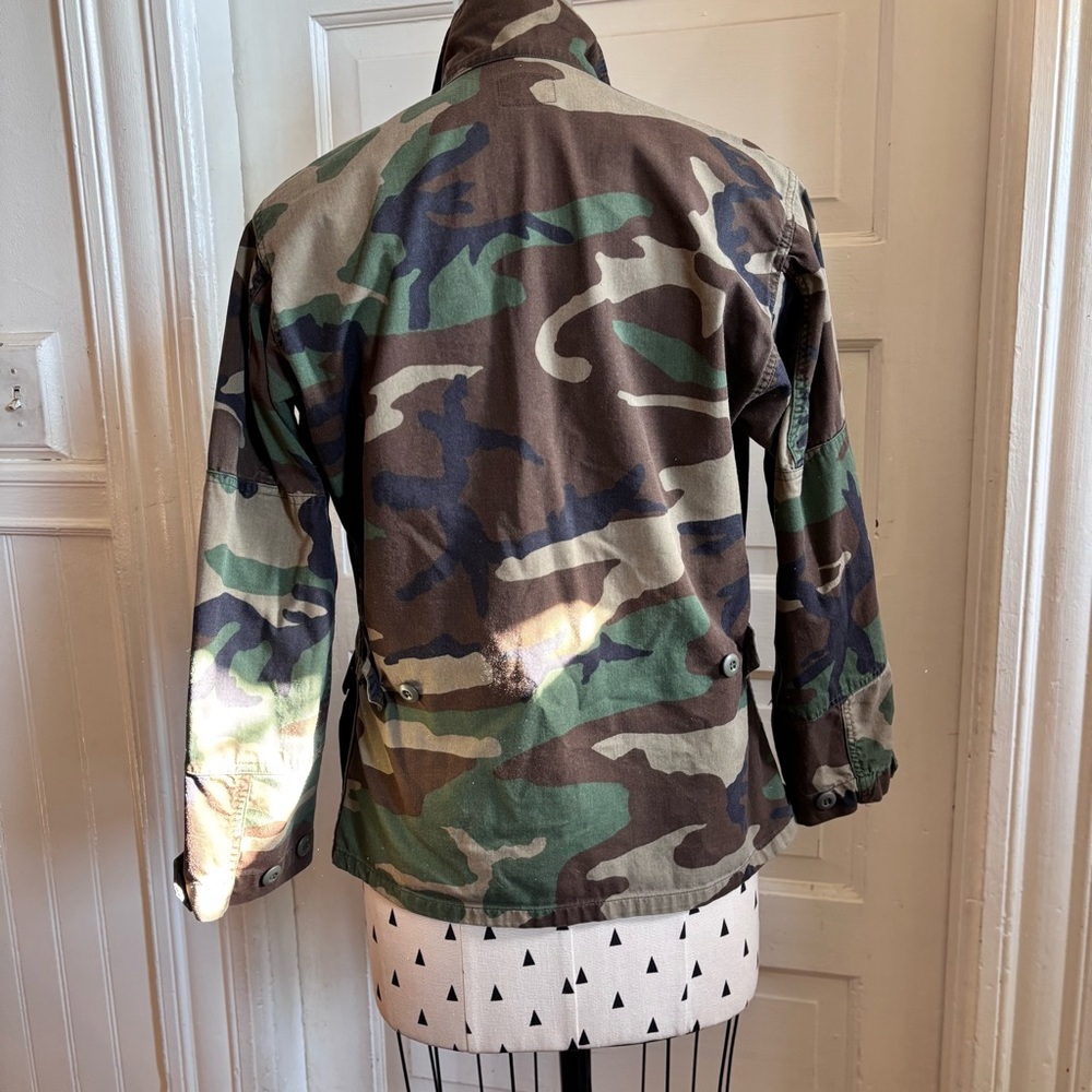 Vintage US ARMY issued
Woodland Camouflage Coat
Size Small - Picture 3 of 14